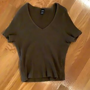 Cropped olive baby tee